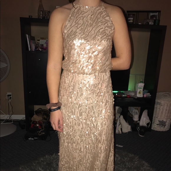 size 4 Donna Morgan Collection - Picture 2 of 3